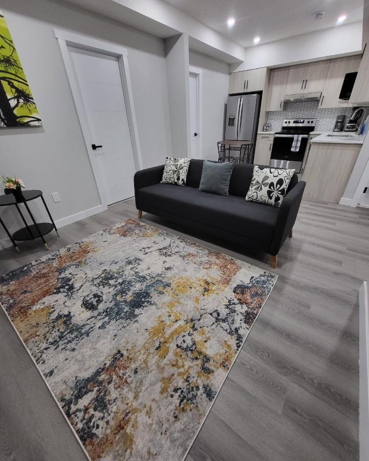Luxury Suite In Calgary Nw ภายนอก รูปภาพ