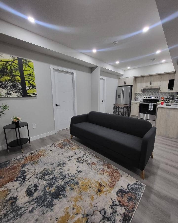 Luxury Suite In Calgary Nw ภายนอก รูปภาพ