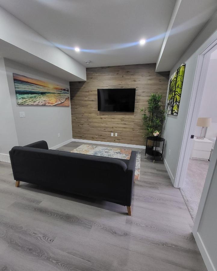 Luxury Suite In Calgary Nw ภายนอก รูปภาพ