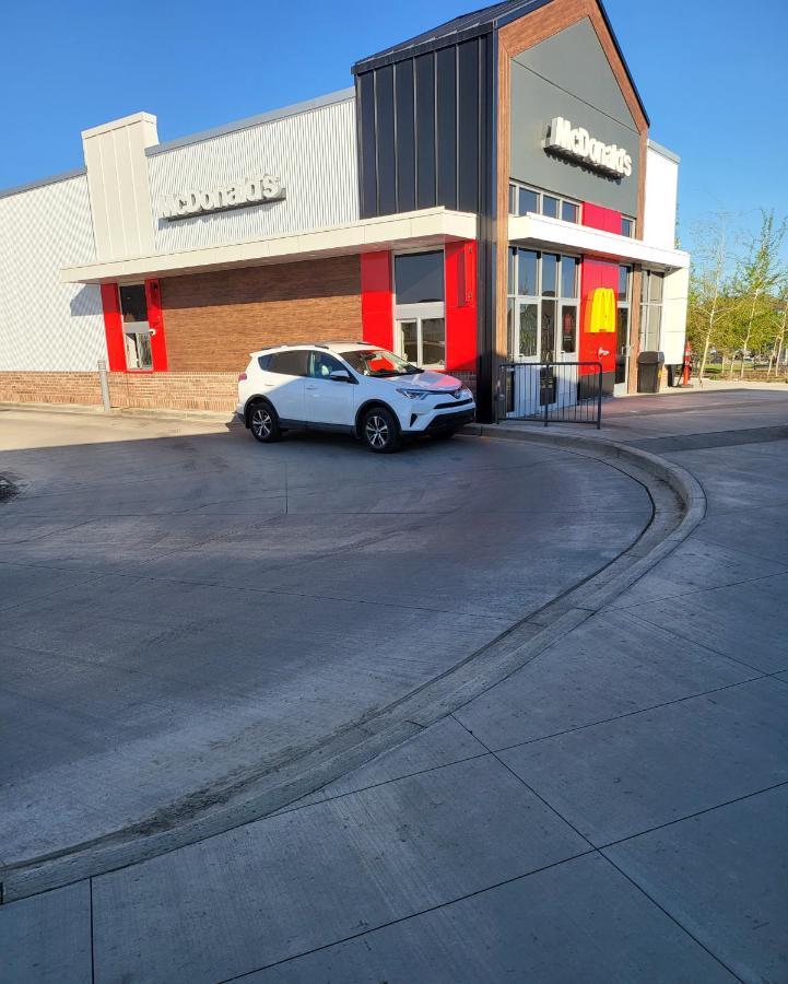 Luxury Suite In Calgary Nw ภายนอก รูปภาพ