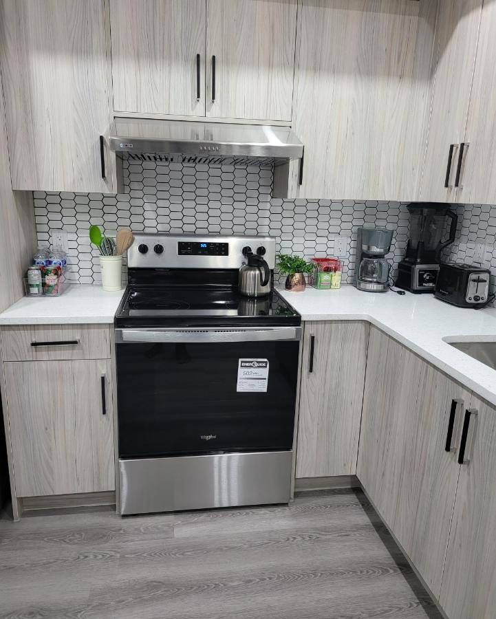 Luxury Suite In Calgary Nw ภายนอก รูปภาพ