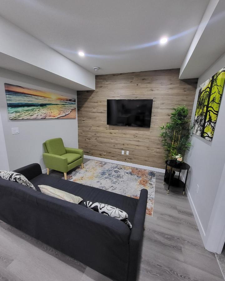 Luxury Suite In Calgary Nw ภายนอก รูปภาพ